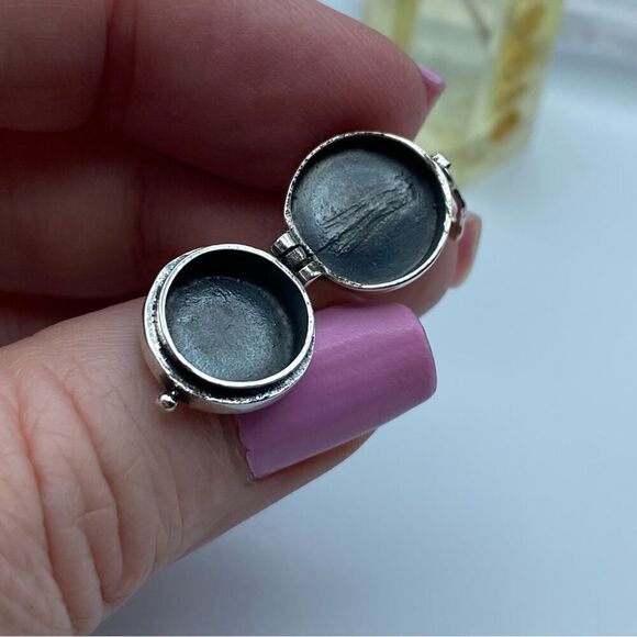 Pentagram Sterling Silver Poison Ring - Picture 9 of 9